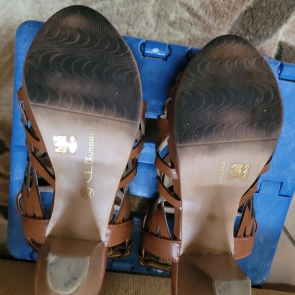 Sandle - Picture 2 of 2